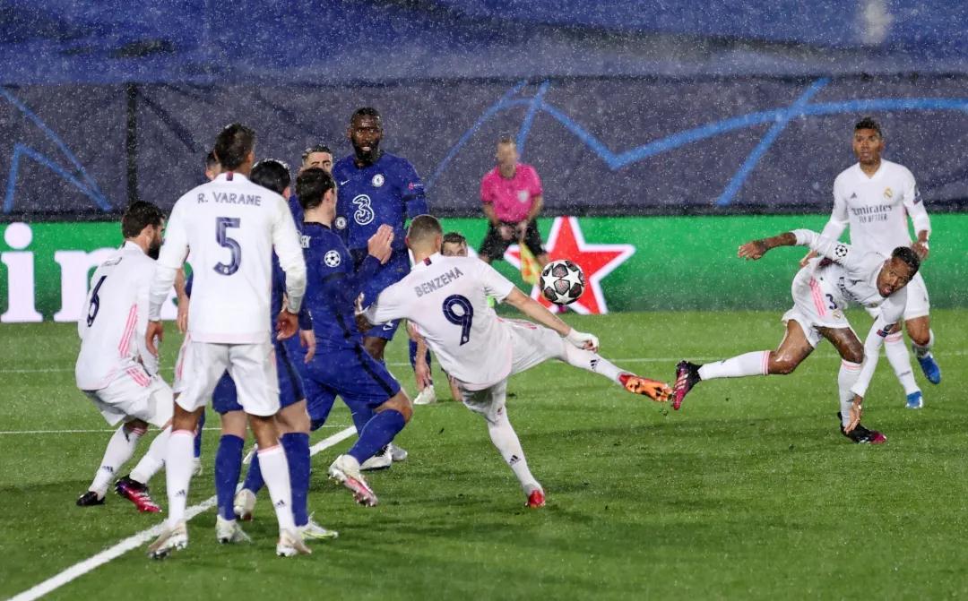 الدوري الإنجليزي يطلق نظام التنين لاكتشاف التسلل باستخدام هواتف آيفون
